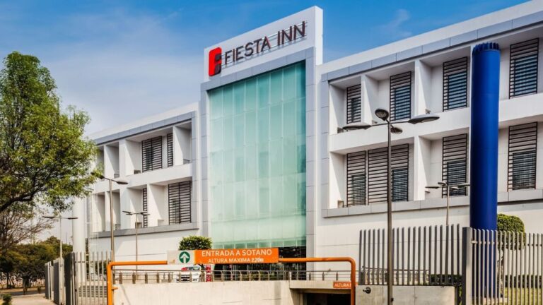 Fiesta Inn Plaza Central Aeropuerto