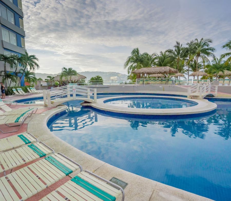 Alberca del Playa Suites Acapulco